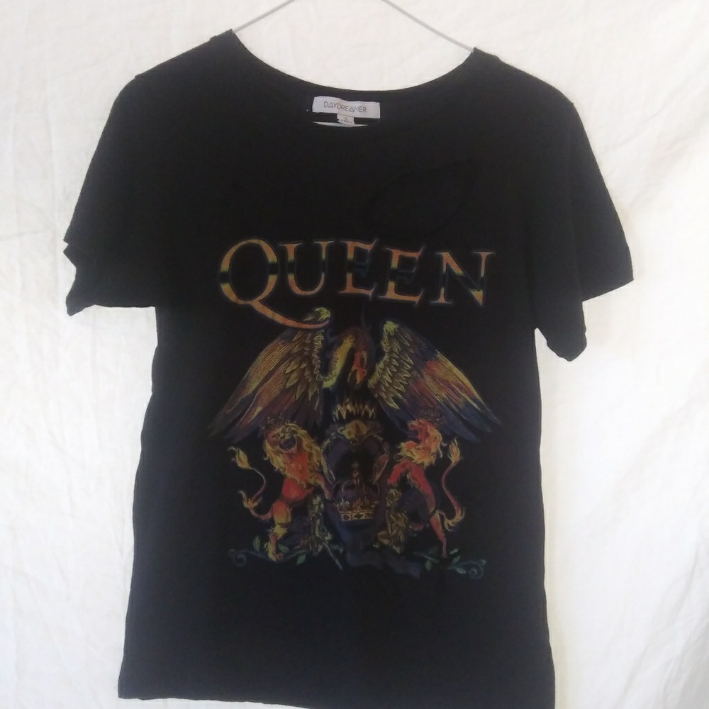 Daydreamer LA Distressed Queen Official Merch Tee